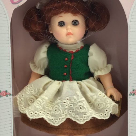 Ginny Vogue Beautiful Gretel 1984 Dakin Collectible Ornamental Character Display - Picture 6 of 12